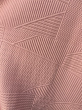 Cargar imagen en el visor de la galería, Tela Jackard grabado rosa pastel