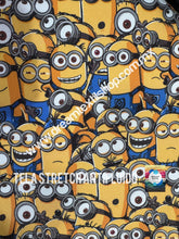 Cargar imagen en el visor de la galería, Microfibra Stretch Antifluidos Minions caritas
