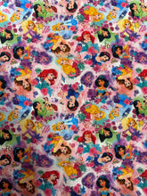 Cargar imagen en el visor de la galería, Microfibra Stretch Antifluidos Princesas Disney fondo tye dye

