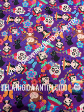 Cargar imagen en el visor de la galería, Microfibra Antifluidos Rígido Frida fondo morado
