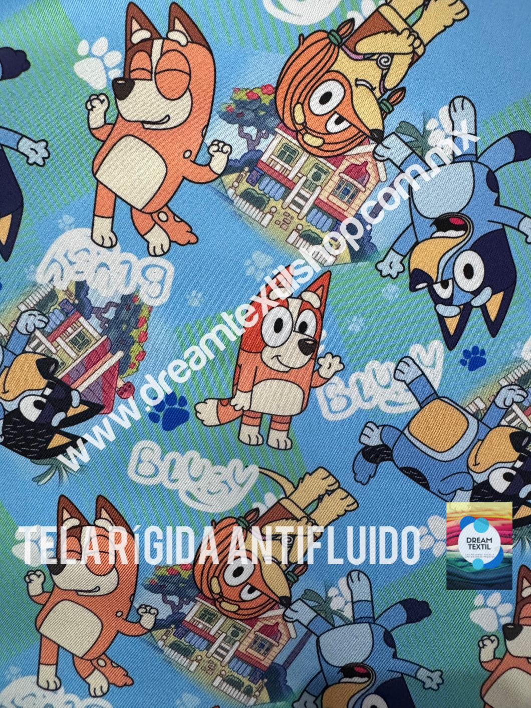 Microfibra Antifluidos Rígido Bluey fondo azul