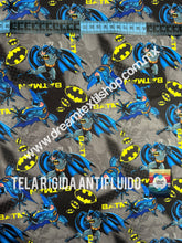 Cargar imagen en el visor de la galería, Microfibra Antifluidos Rígido batman fondo negro
