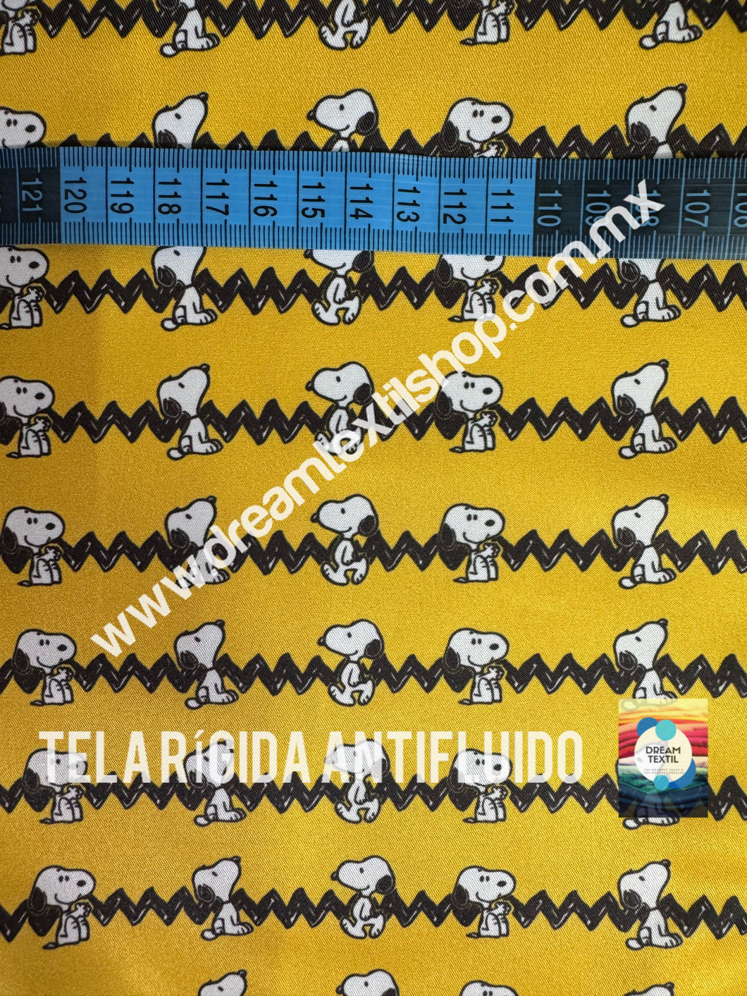 Microfibra Antifluidos Rígido Snoopy fondo amarillo