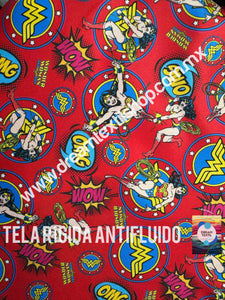Microfibra Antifluidos Rígido Wonder Woman OMG fondo rojo