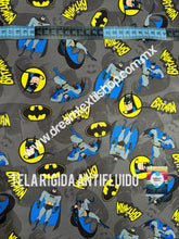 Cargar imagen en el visor de la galería, Microfibra Antifluidos Rígido Batman fondo gris
