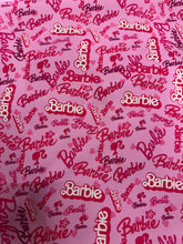 Cargar imagen en el visor de la galería, Microfibra Stretch Antifluidos Barbie fondo rosa
