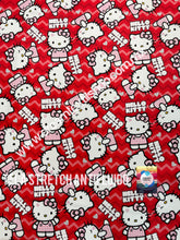 Cargar imagen en el visor de la galería, Microfibra Stretch Antifluidos Kitty fondo rojo
