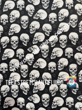 Cargar imagen en el visor de la galería, Microfibra Stretch Antifluidos Calaveras Fondo negro
