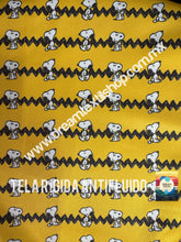 Cargar imagen en el visor de la galería, Microfibra Antifluidos Rígido Snoopy fondo amarillo
