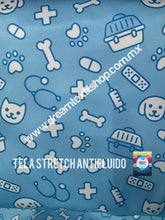 Cargar imagen en el visor de la galería, Microfibra Stretch Antifluidos Veterinario fondo azul
