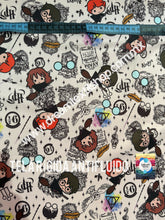 Cargar imagen en el visor de la galería, Microfibra Antifluidos Rígido Harry Potter fondo beige
