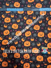 Cargar imagen en el visor de la galería, Microfibra Stretch Antifluidos Halloween Calabazas Telaraña
