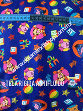 Cargar imagen en el visor de la galería, Microfibra Antifluidos Rígido Winnie Pooh fondo azul cubos
