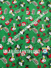 Cargar imagen en el visor de la galería, Microfibra Antifluidos Rígido Snoopy Navidad fondo verde
