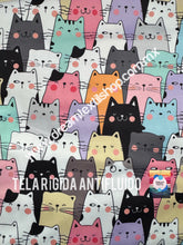 Cargar imagen en el visor de la galería, Microfibra Antifluidos Rigido Gatitos Chill out
