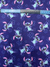 Cargar imagen en el visor de la galería, Microfibra Antifluidos Rígido Stitch fondo azul flor
