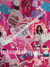 Cargar imagen en el visor de la galería, Microfibra Antifluidos Rígido Medicina Nurse Corazón fondo rosa
