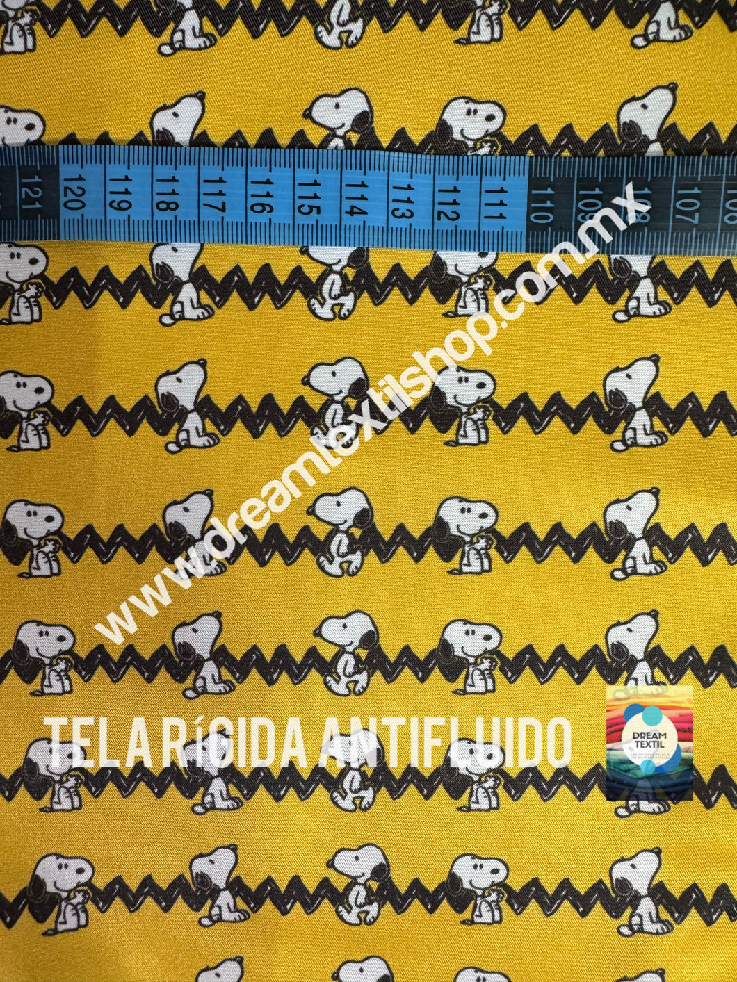 Microfibra Antifluidos Rígido Snoopy fondo amarillo