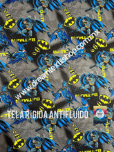 Cargar imagen en el visor de la galería, Microfibra Antifluidos Rígido batman fondo negro
