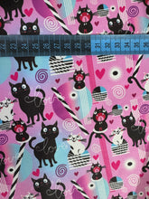 Cargar imagen en el visor de la galería, Microfibra Antifluidos Rígido Gatitos fondo rosa
