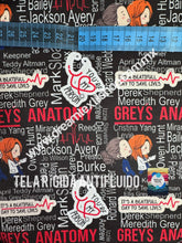 Cargar imagen en el visor de la galería, Microfibra Antifluidos Rígido Medicina Grey's Anatomy fondo negro
