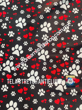 Cargar imagen en el visor de la galería, Microfibra Stretch Antifluidos Huellitas fondo negro
