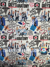 Cargar imagen en el visor de la galería, Microfibra Antifluidos Rígido Medicina grey’s Anatomy fondo blanco
