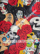 Cargar imagen en el visor de la galería, Microfibra Antifluidos Rígido Calavera Rosas Catrina
