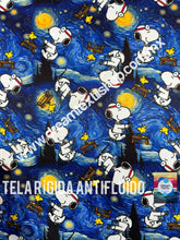 Cargar imagen en el visor de la galería, Microfibra Antifluidos Rígido Snoopy noche estrellada
