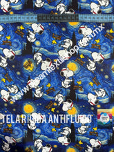 Cargar imagen en el visor de la galería, Microfibra Antifluidos Rígido Snoopy noche estrellada
