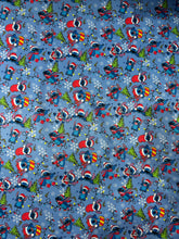Cargar imagen en el visor de la galería, Microfibra Stretch Antifluidos Stitch Navideño azul arbol
