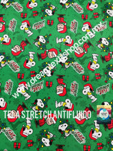 Cargar imagen en el visor de la galería, Microfibra Stretch Antifluidos Snoopy Navidad fondo verde
