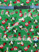 Cargar imagen en el visor de la galería, Microfibra Stretch Antifluidos Snoopy Navidad fondo verde

