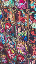 Cargar y reproducir el video en el visor de la galería, Microfibra Antifluidos Rígido Princesas Disney Vitrales
