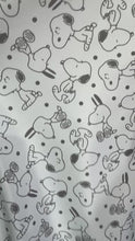 Cargar y reproducir el video en el visor de la galería, Microfibra Antifluidos Rígido Snoopy fondo blanco
