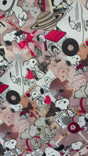 Cargar y reproducir el video en el visor de la galería, Microfibra Antifluidos Rígido Snoopy Dance
