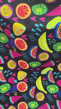 Cargar y reproducir el video en el visor de la galería, Microfibra Antifluidos Rígido Frutas Fondo Negro
