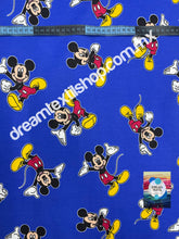 Cargar imagen en el visor de la galería, Polar Mickey Mouse fondo azul
