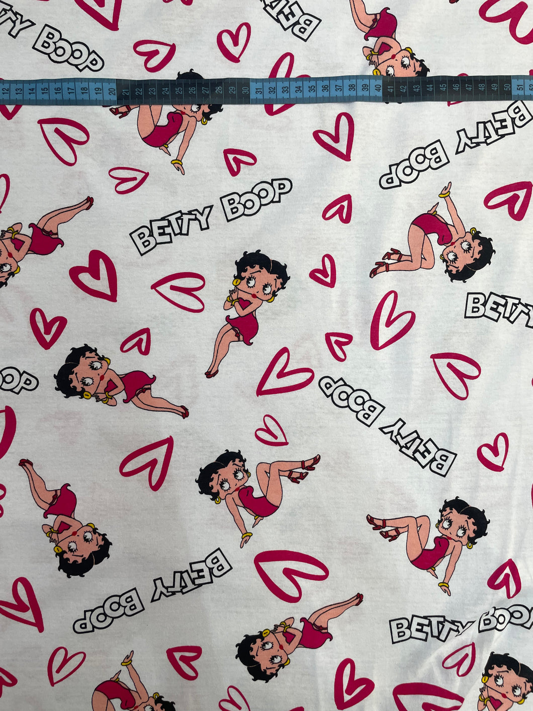 Betty Boop gris corazon fondo blanco